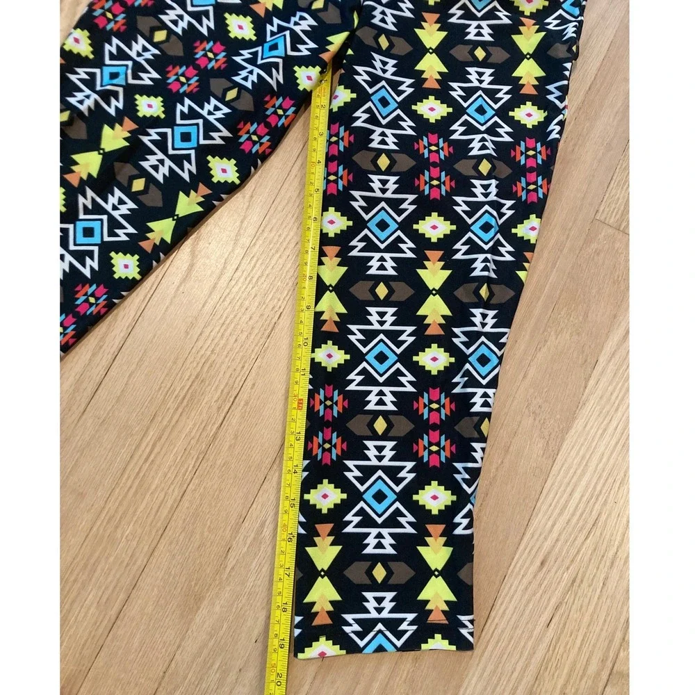 Raes Wear Womens M Capri Leggings Geometric Tribal Southwestern Lightweight Cute